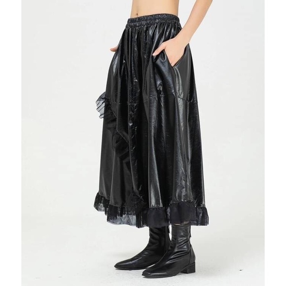 Faux leather skirt - Picture 2 of 4